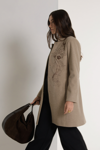 Tapado braque bordado - Detalle que enamora