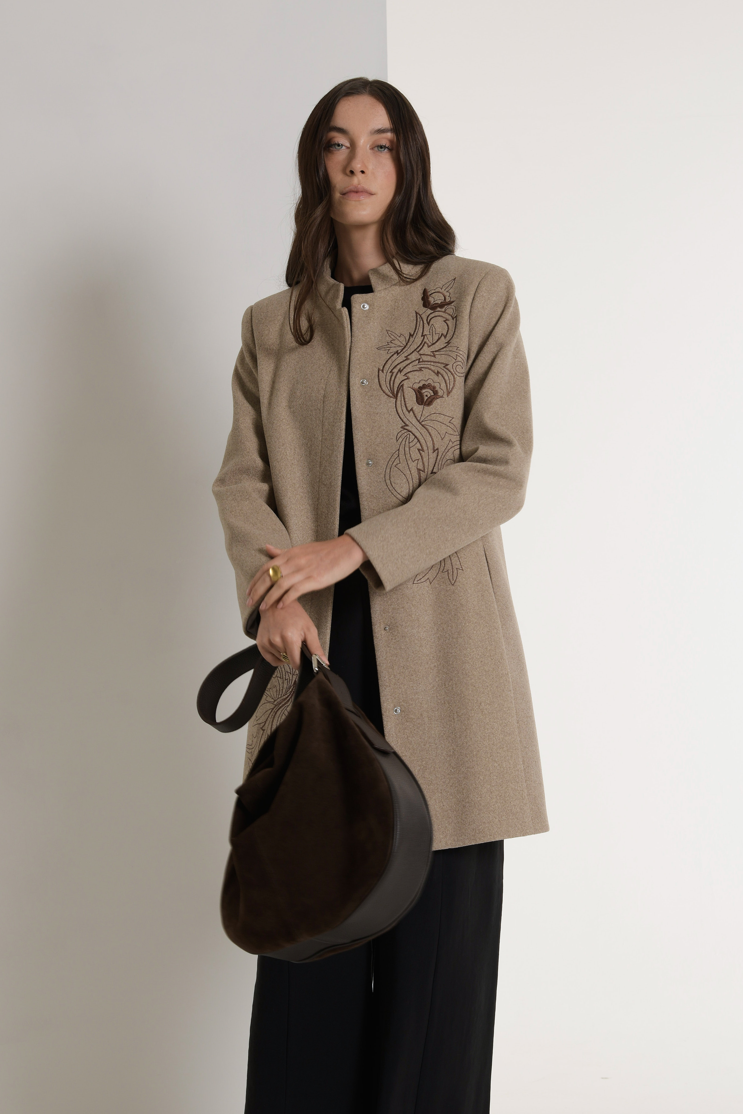 Tapado braque bordado - Detalle que enamora