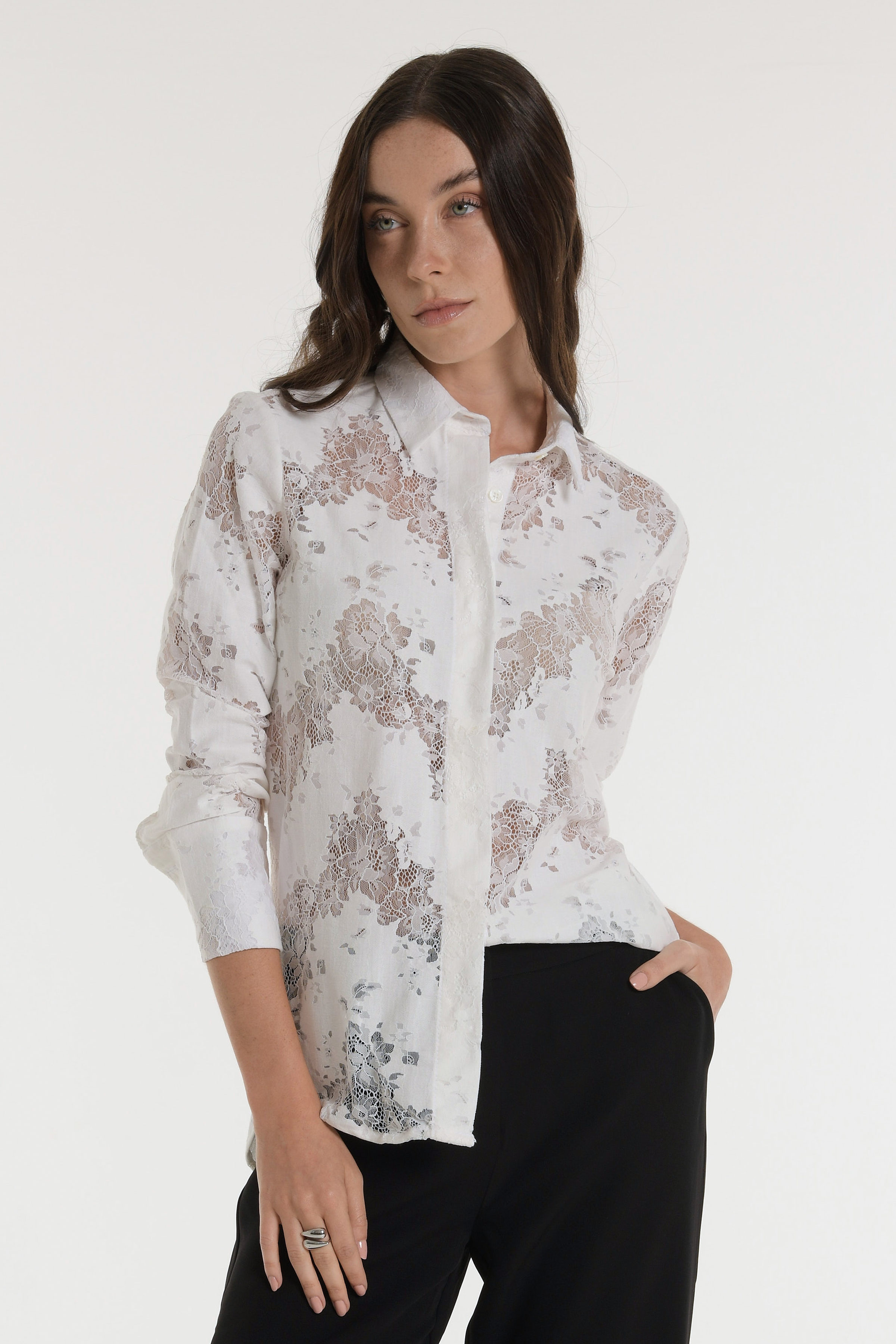 Camisa pisarro encaje - Delicadeza con carácter